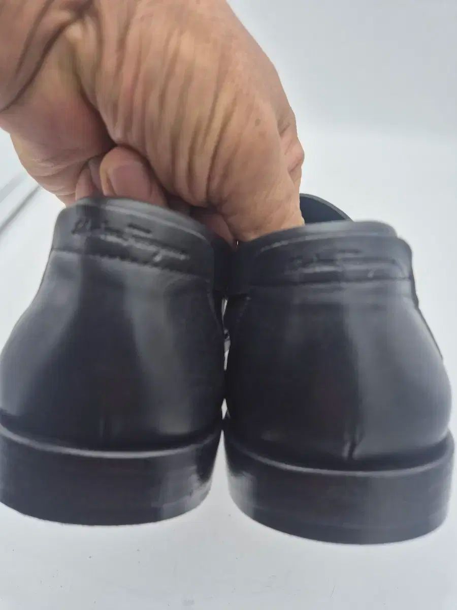  フェラガモ 黒 ガンチーニ ローファー 270 サイズ ローファー ブーツ 革靴