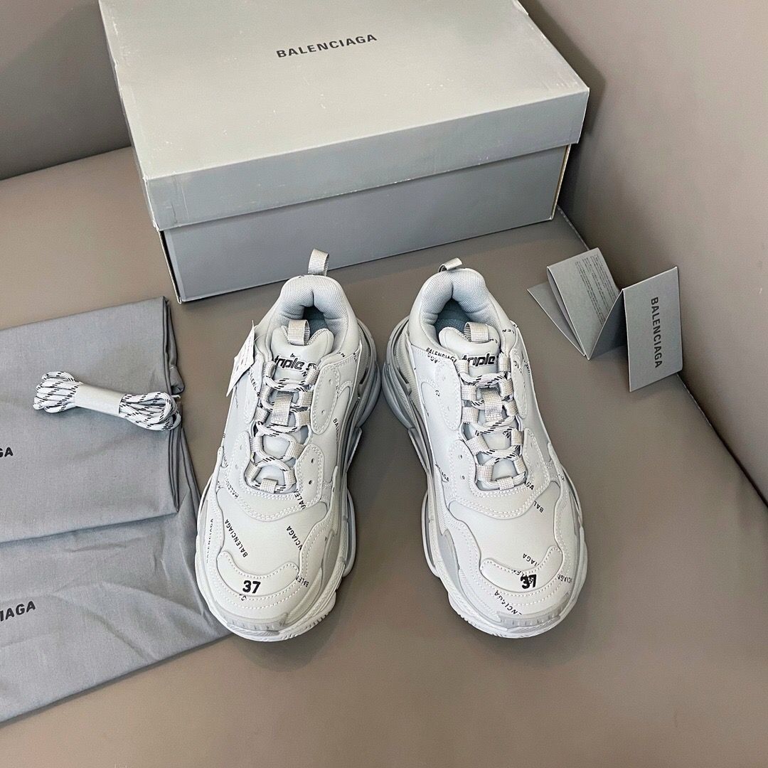 男女兼着 BALENCIAGA バレンシアガ Triple S スニーカー