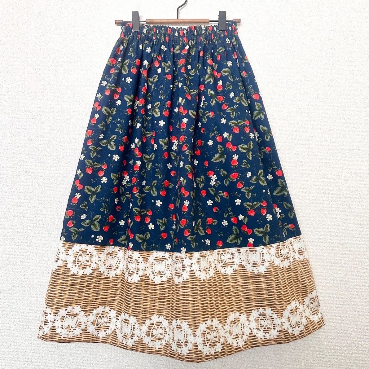 イチゴバスケット スカート