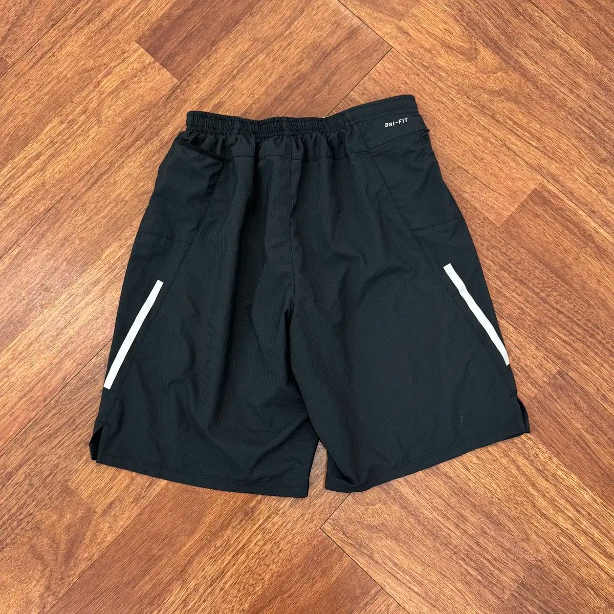 S Nike(ナイキ） フェノム 2 in 1 ランニング ハーフパンツ