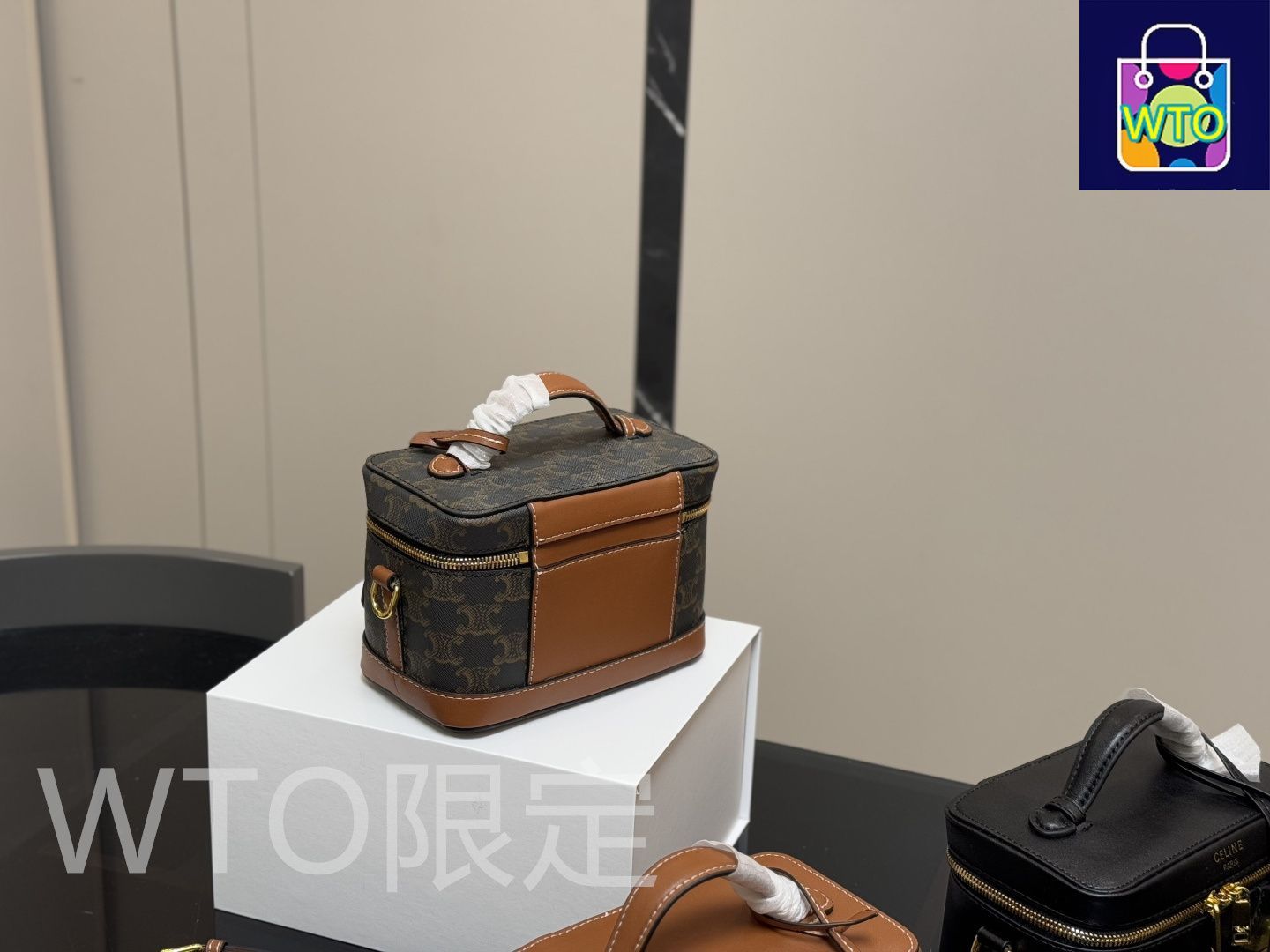 CELINEセリーヌ　ヴァニティバッグ　化粧ポーチ　大容量 CELINEセリーヌ ヴァニティバッグ 化粧ポーチ 大容量