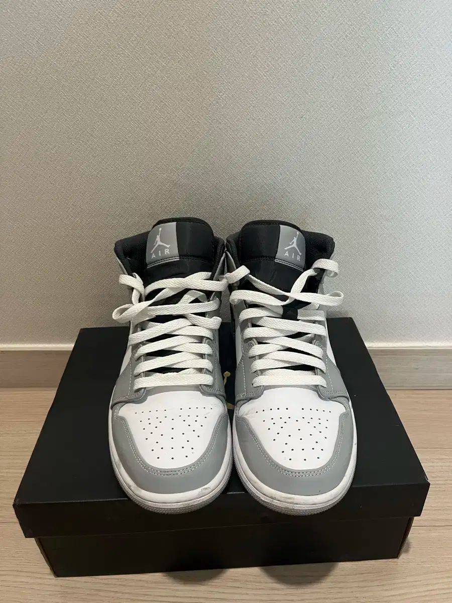 ジョーダン 1 ミッド ライト スモークグレイ アンスラサイト 260 サイズ