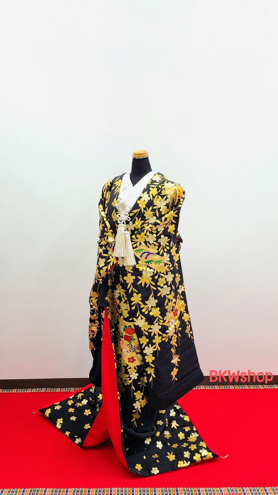 used 正絹 色打掛 黒地しだれ桜短冊 桂由美 結婚式 和装 花嫁様 保管 き