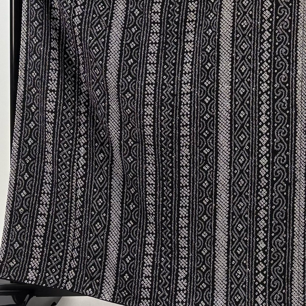 小紋 身丈164cm 裄丈67cm M 袷 縦縞 菱 総絞り 黒 正絹 秀品