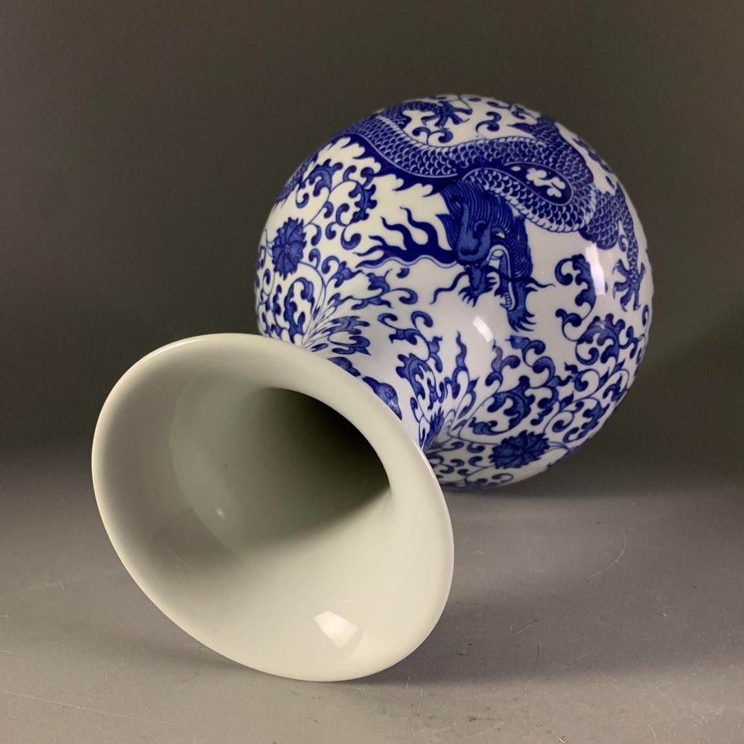清乾隆青花龍紋賞瓶 景徳鎮 陶磁器 装飾品 現代工芸品 美術品 置物 清乾隆青花龍紋賞瓶 景徳鎮 陶磁器 装飾品 現代工芸品 美術品
