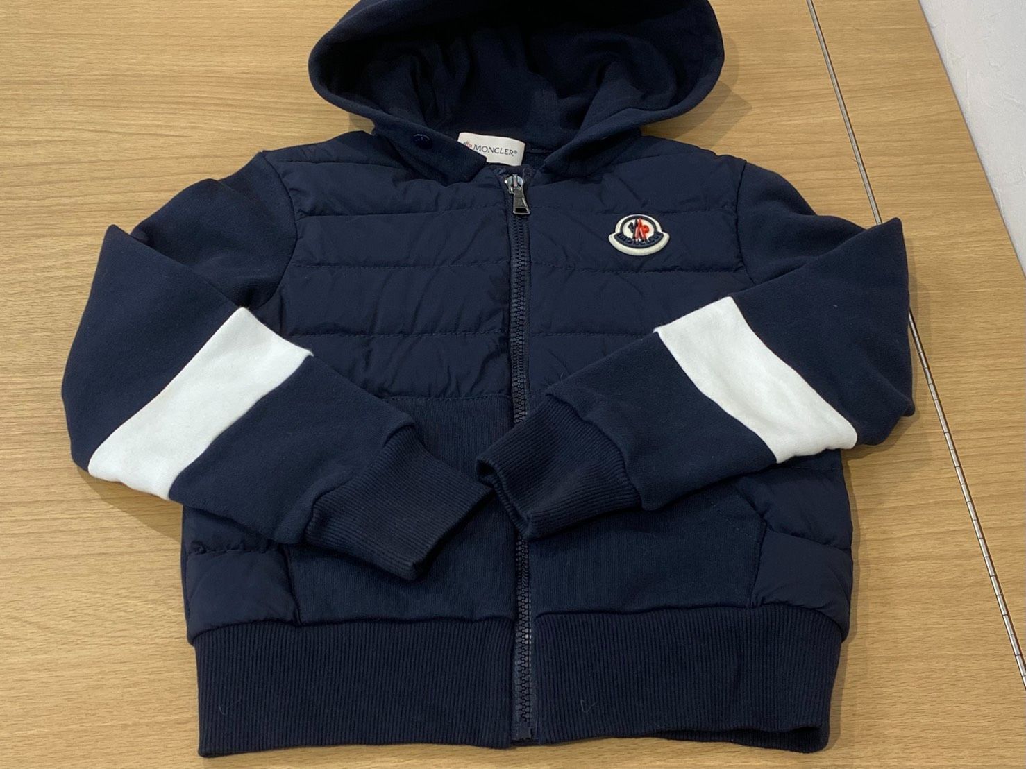 10％クーポン使用可 O| モンクレール 服 キッズジャケット 130ｃｍ スウェット切り替えダウン