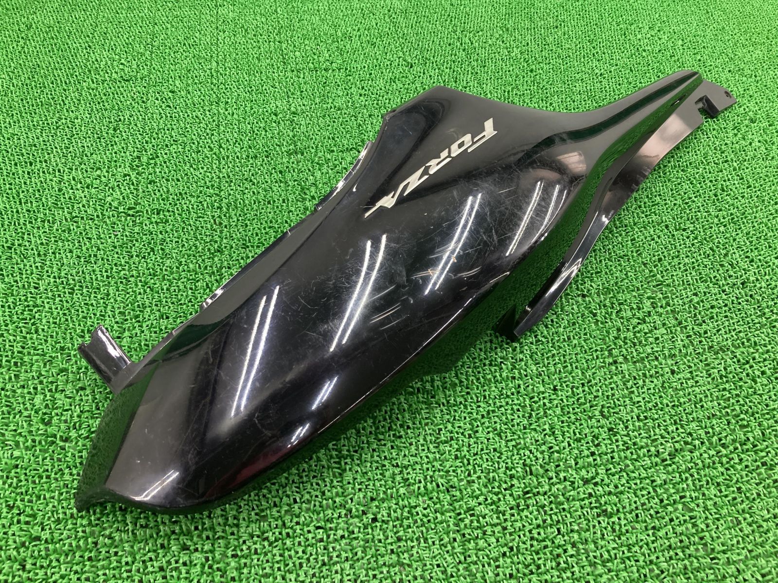 フォルツァ シートカウル 右 黒 KSV ホンダ 純正 中古 バイク 部品 MF08 割れ欠けなし ペイント素材に 車検 Genuine - メルカリ