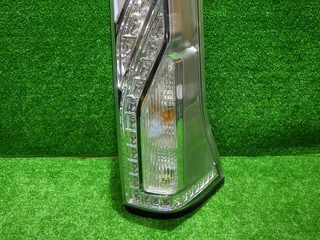 セレナ 右テールレンズ C26 NC26 後期 220-23682 日産 LED玉切れ無し