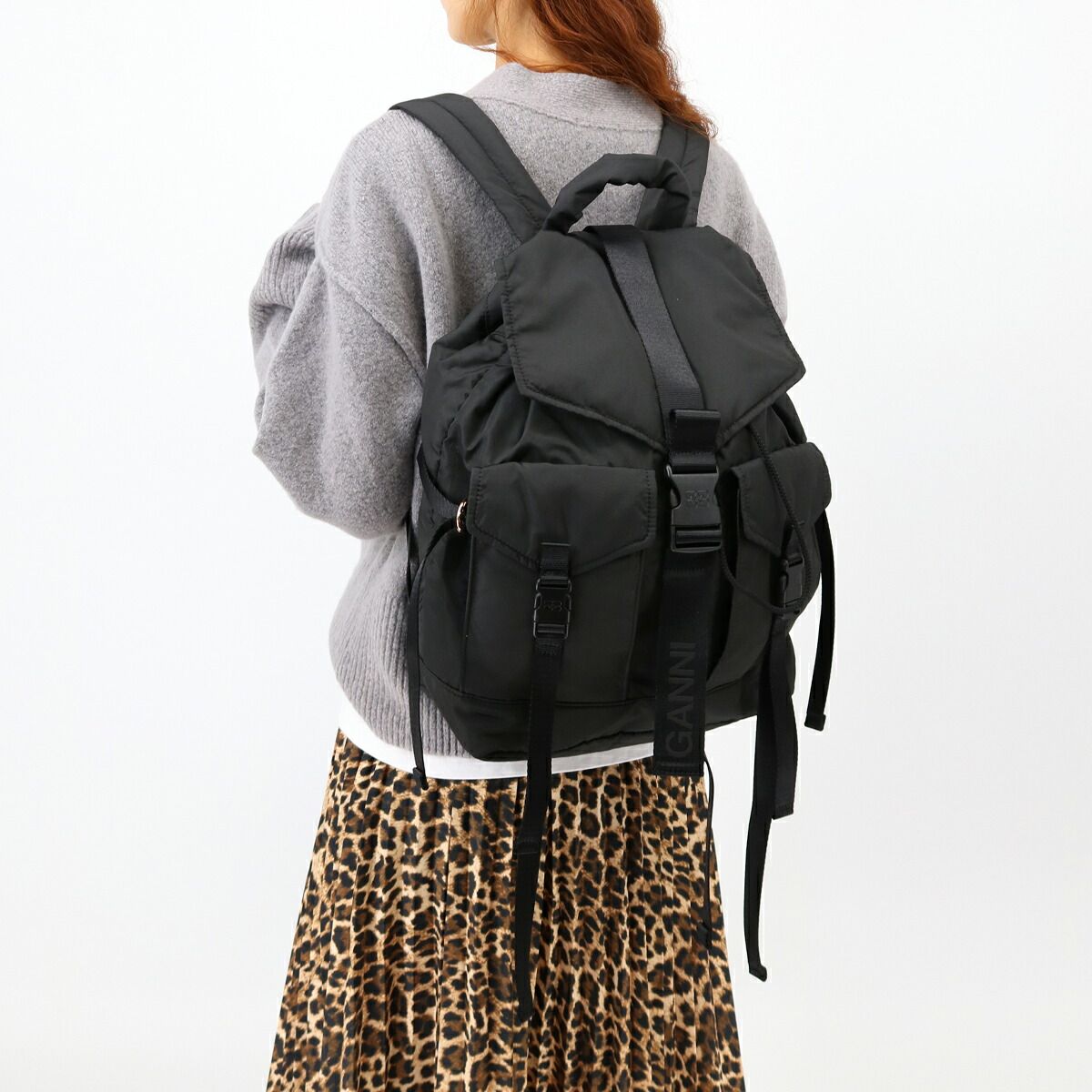 □GANNI ガニー バックパック Recycled Tech Backpack A4755 5829 BLACK/099 リサイクルテック リュック  ロゴ A4収納可能 ユニセックス レディース メンズ ブラック 男女兼用 旅行 通学 ブランド - メルカリ