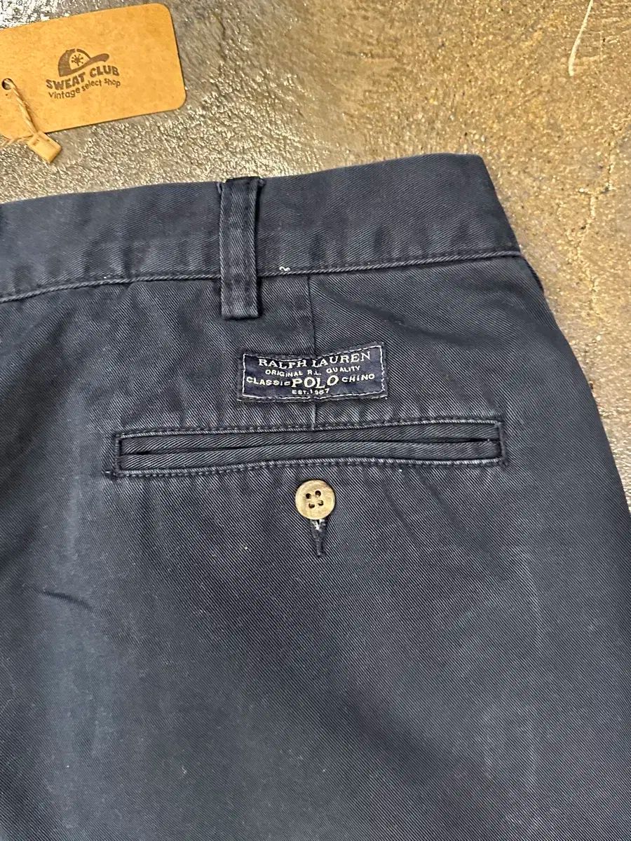 ネイビー チノパンツ