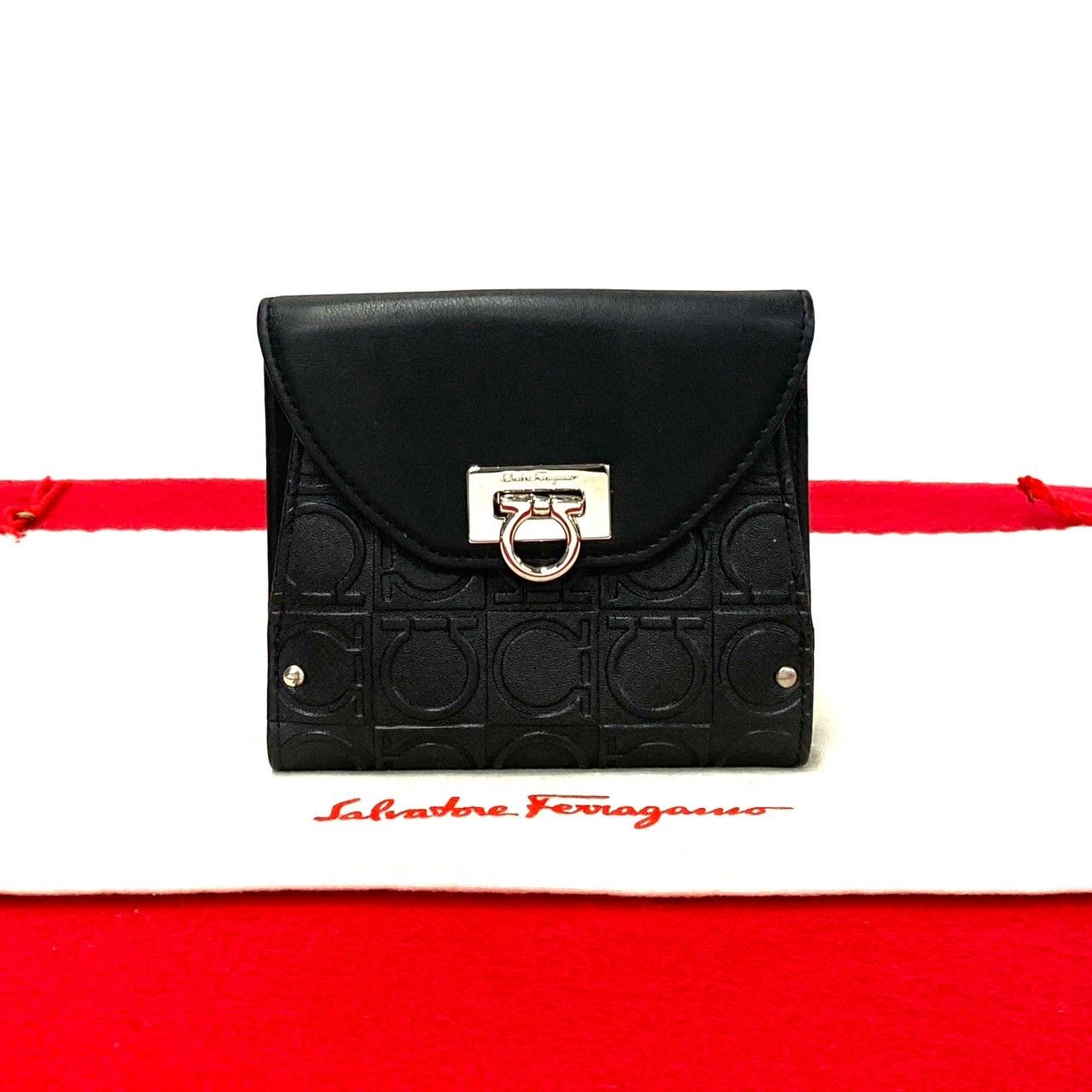 ほぼ未使用 Salvatore Ferragamo サルヴァトーレフェラガモ ガンチーニ