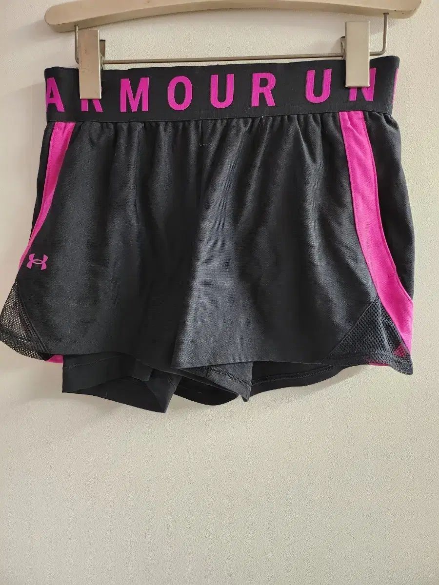 正規品 新品 UNDER ARMOUR(アンダーアーマー) レーディスショートパンツ xs