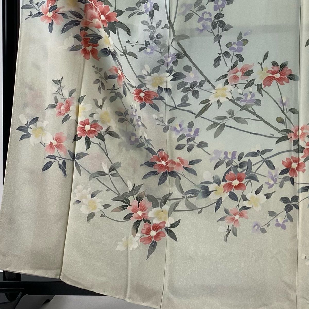 付下げ 身丈161cm 裄丈65cm M 袷 椿 草花 ぼかし 灰色 正絹 秀品 【