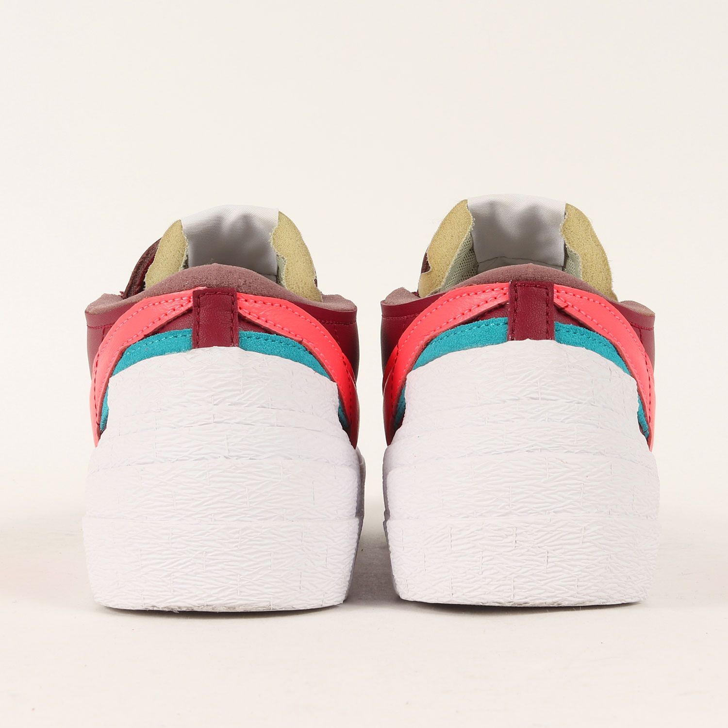 美品 Sacai サカイ サイズ:27.5cm 21AW NIKE KAWS BLAZER LOW TEAM RED (DM7901-600) ナイキ  カウズ ブレザー ロー チームレッド ホットラヴァ US9.5 ローカット スニーカー - メルカリ