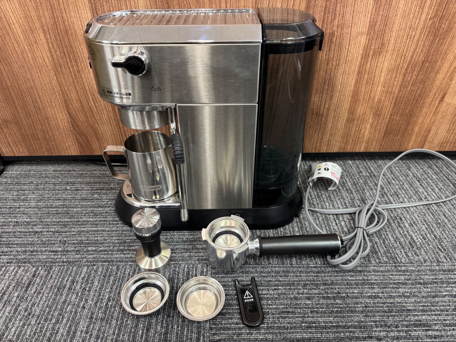 美品 DeLonghi デロンギ エスプレッソ・カプチーノメーカー EC200N-R