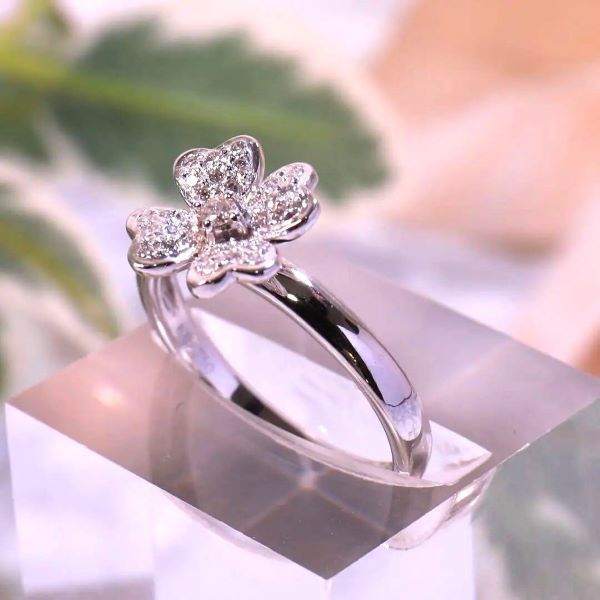 K18 750WG ☆ダイヤモンドリング☆四つ葉クローバー☆ - メルカリ 