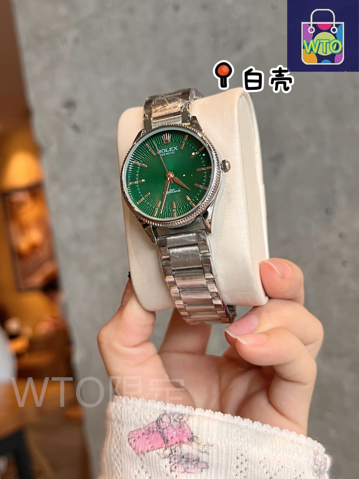 ロレックス 優雅なデザインに蝶形バックルを備え