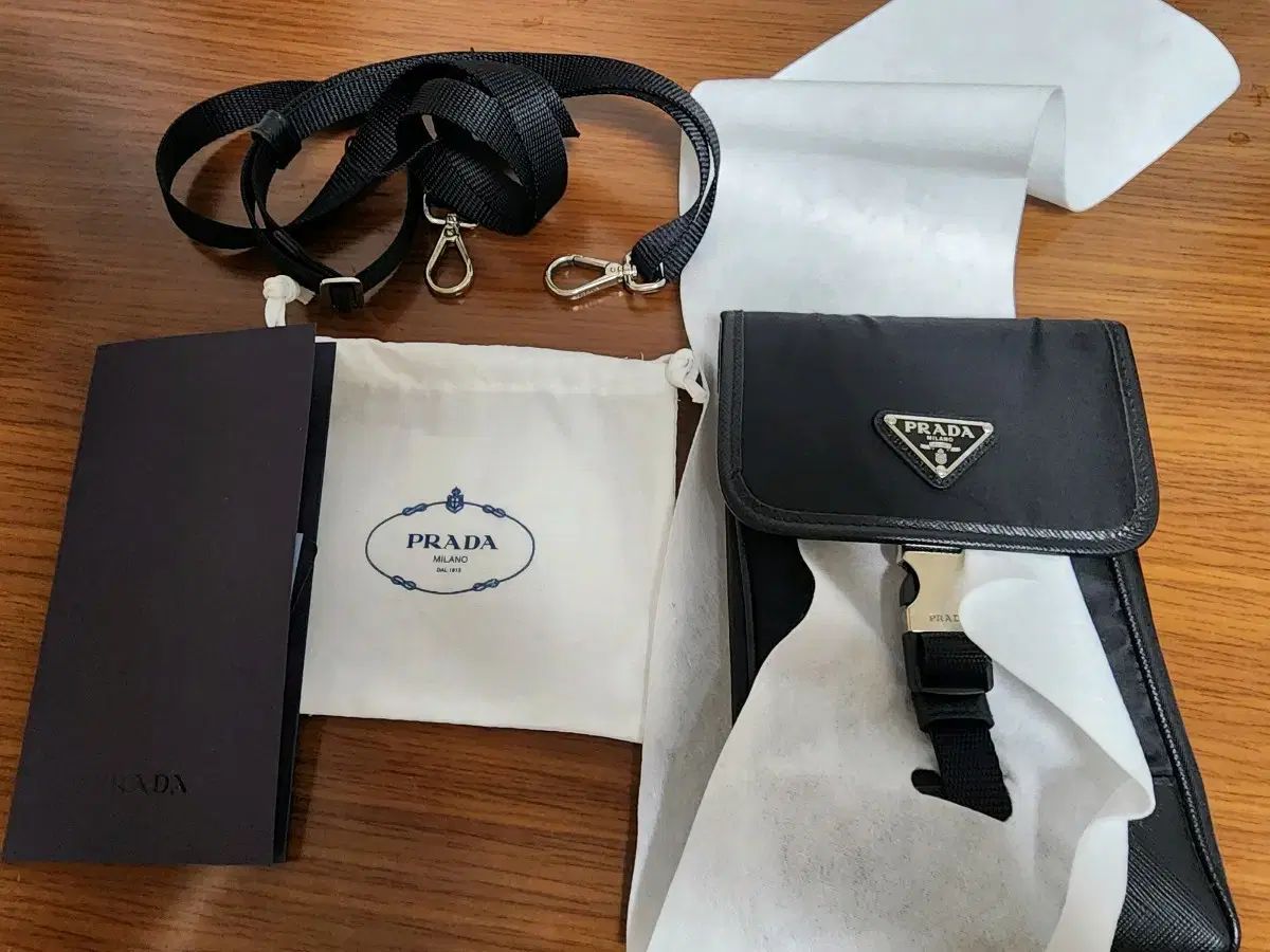 PRADA Re-Nylon ショルダーバッグ スマホショルダー プラダショルダー