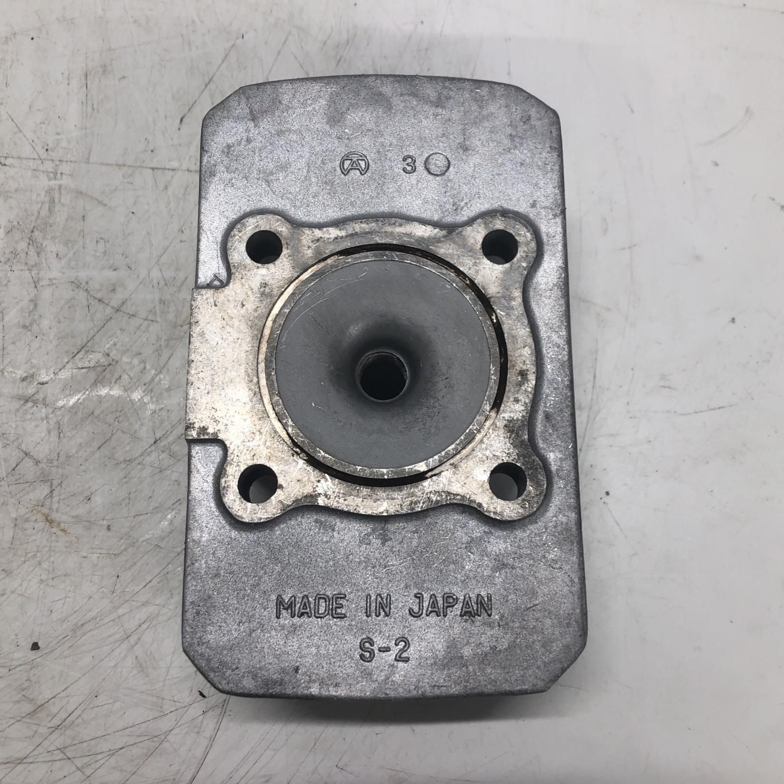 KAWASAKI 350SS シリンダーヘッド（2）　部品取り カワサキ [Y-250318-16] KAWASAKI 350SS シリンダーヘッド（2） 部品取り カワサキ 【公式通販】