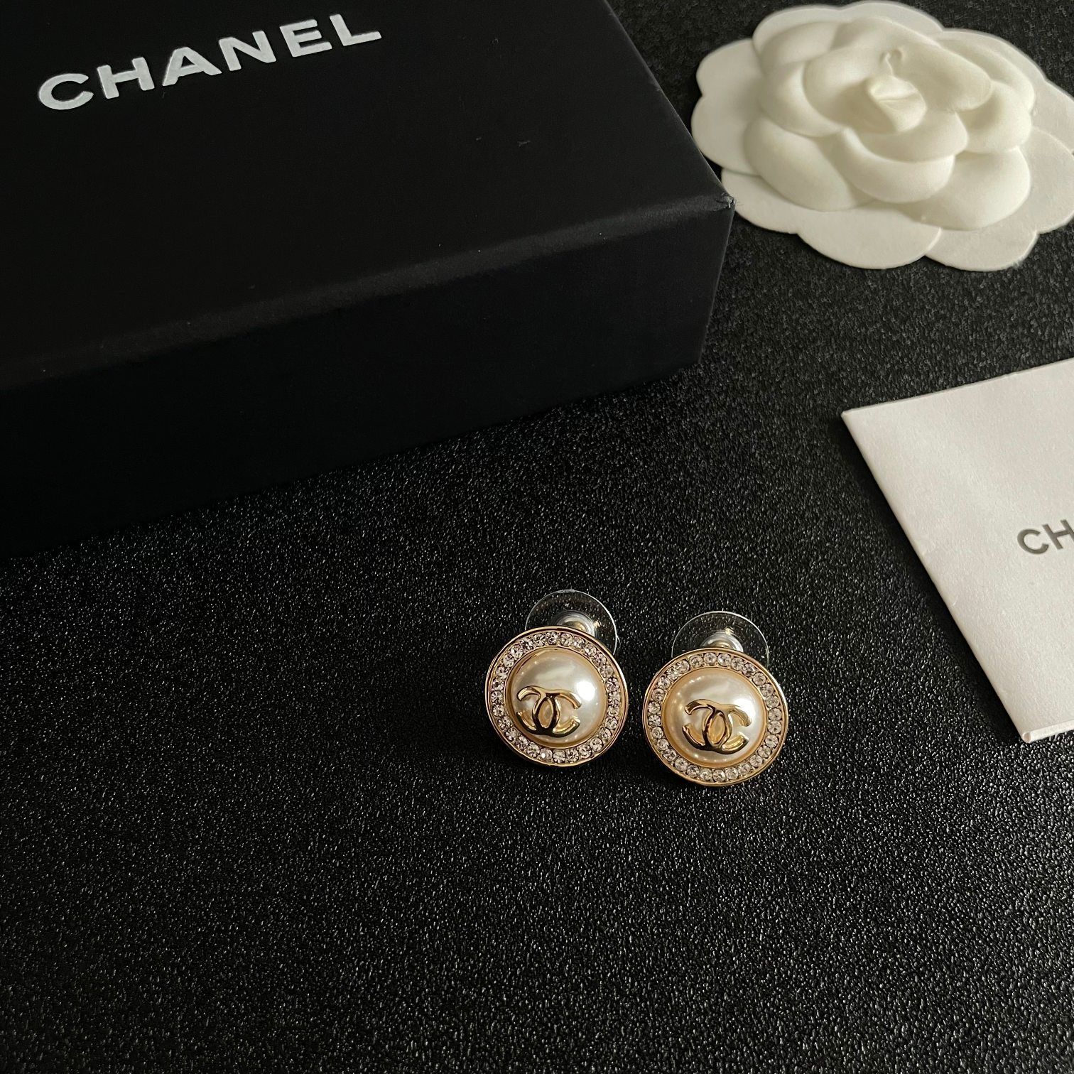 【★シックでエレガントさを併せ持つデザイン☆】CHANEL ピアス org.jpg