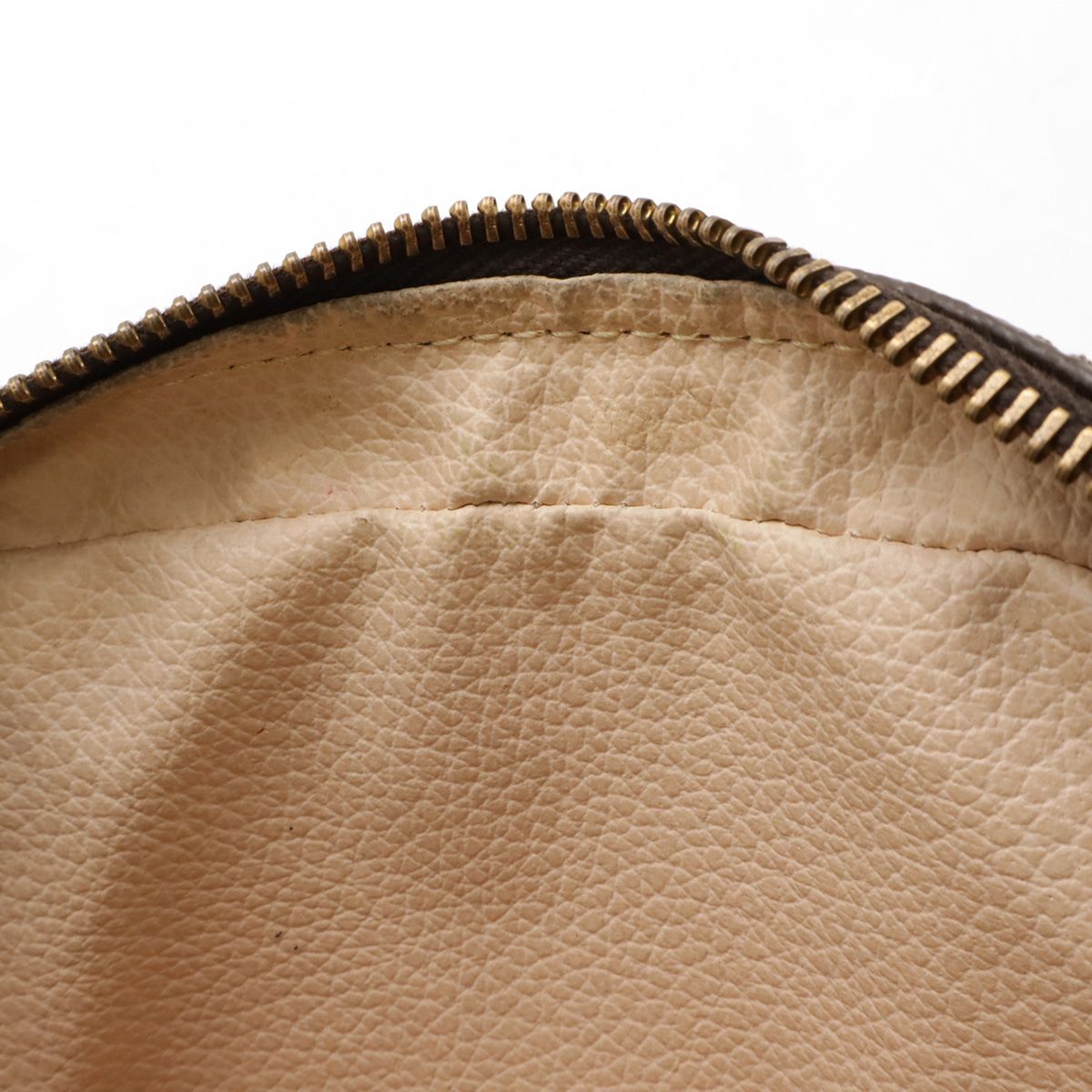 LOUIS VUITTON ルイ ヴィトン モノグラム トゥルース トワレット