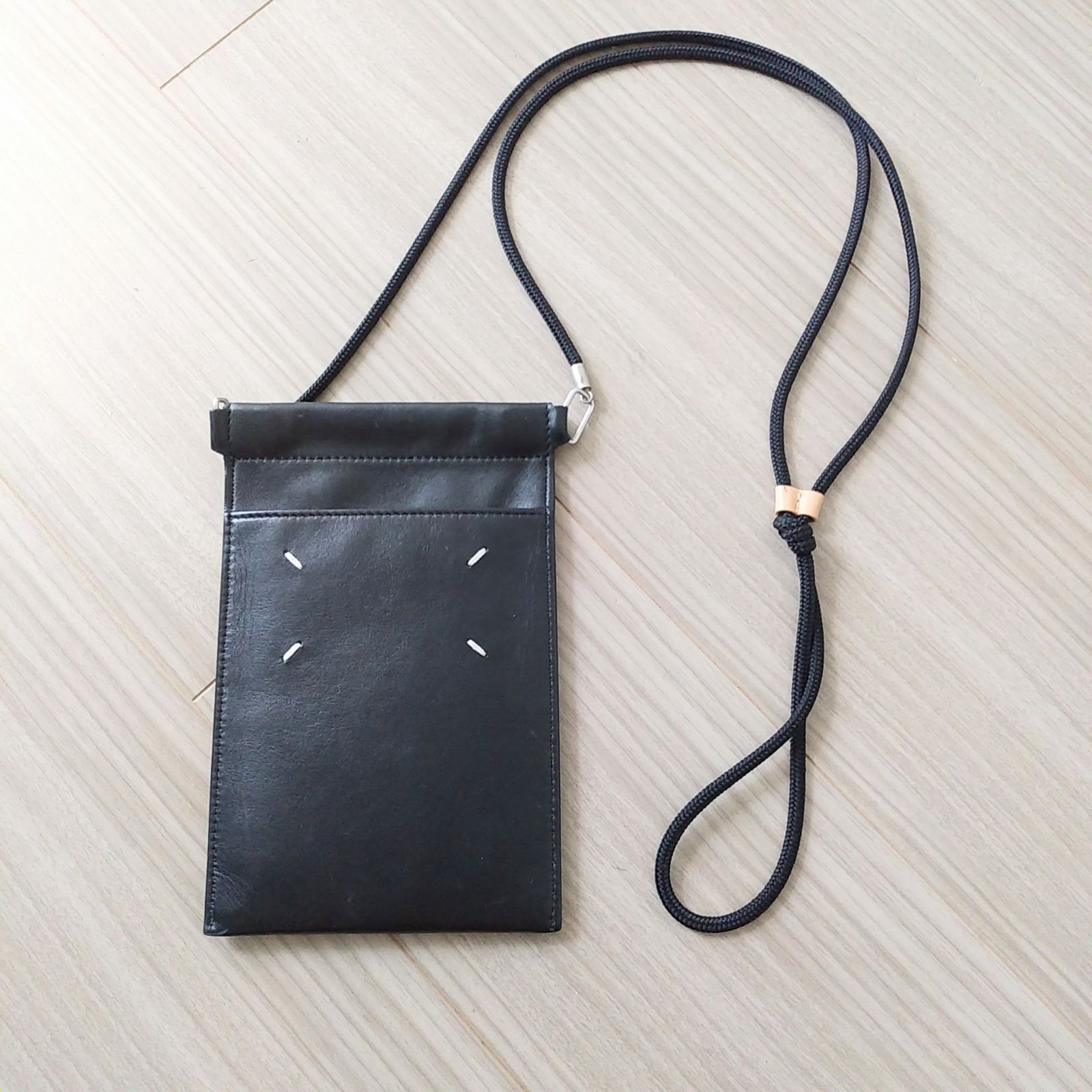 フォンポーチ スマホショルダー サブバッグ ミニショルダー Maison Margiela メゾンマルジェラ 4ステッチ レザー ブラック 旅行 お出掛け Made in Italy.