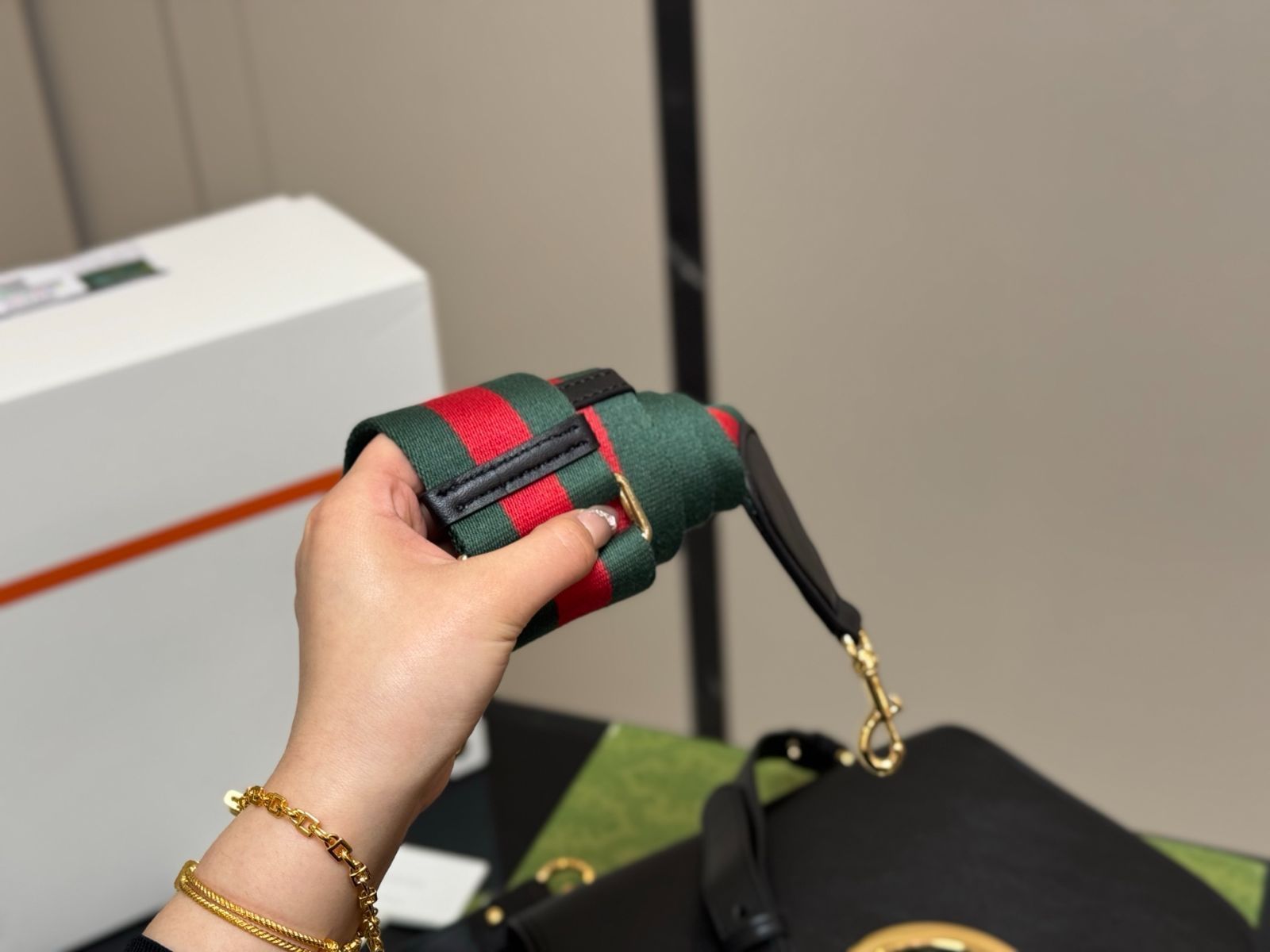 国内発送/本物保証/Gucci ブロンディ スモールバッグ おしゃれ♪ グッチ ブロンディ〕スモール ショルダーバッググッチ ロッソ