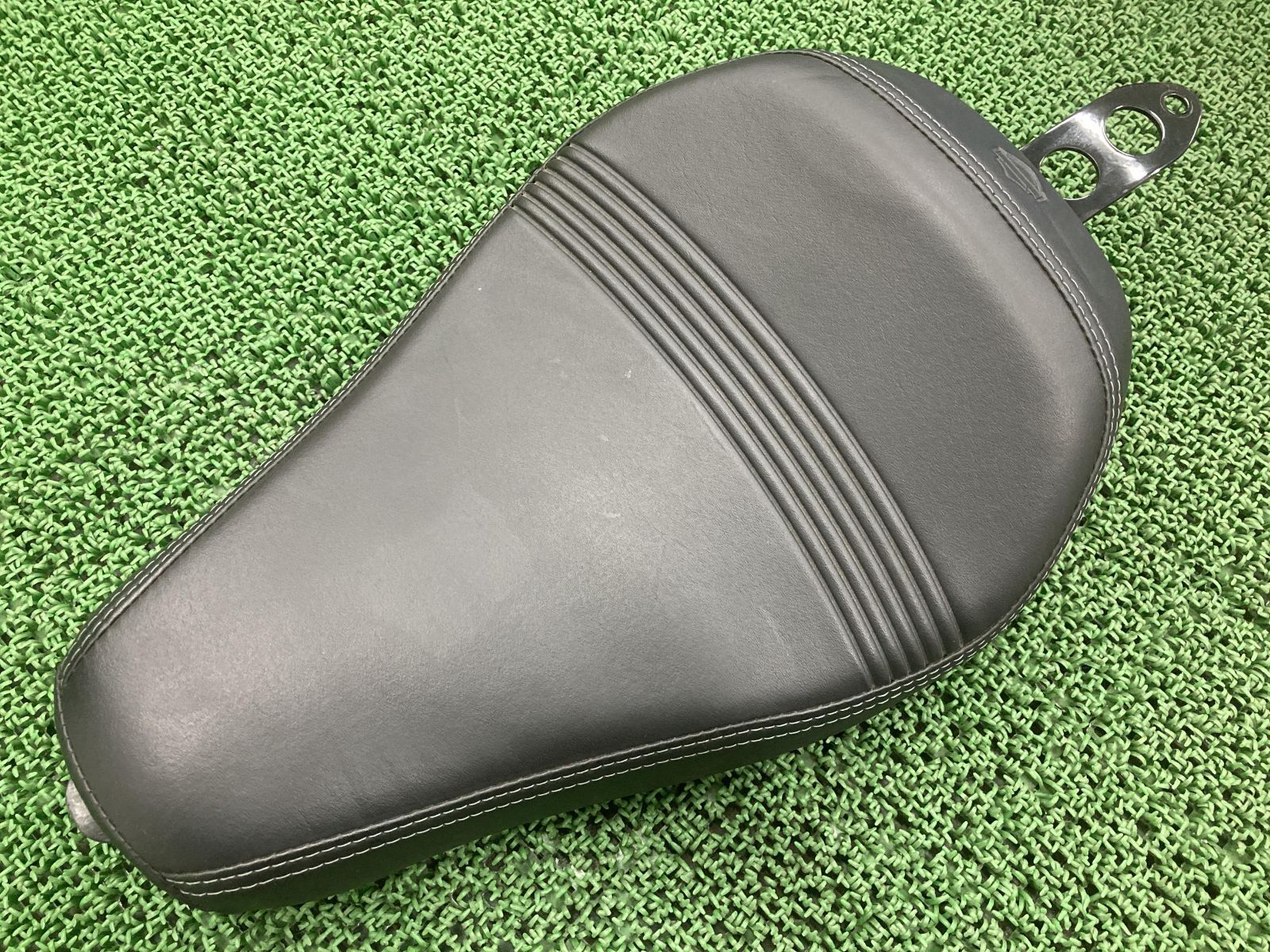 XL1200X シート 52000198 ハーレー 純正 中古 バイク 部品 ステー