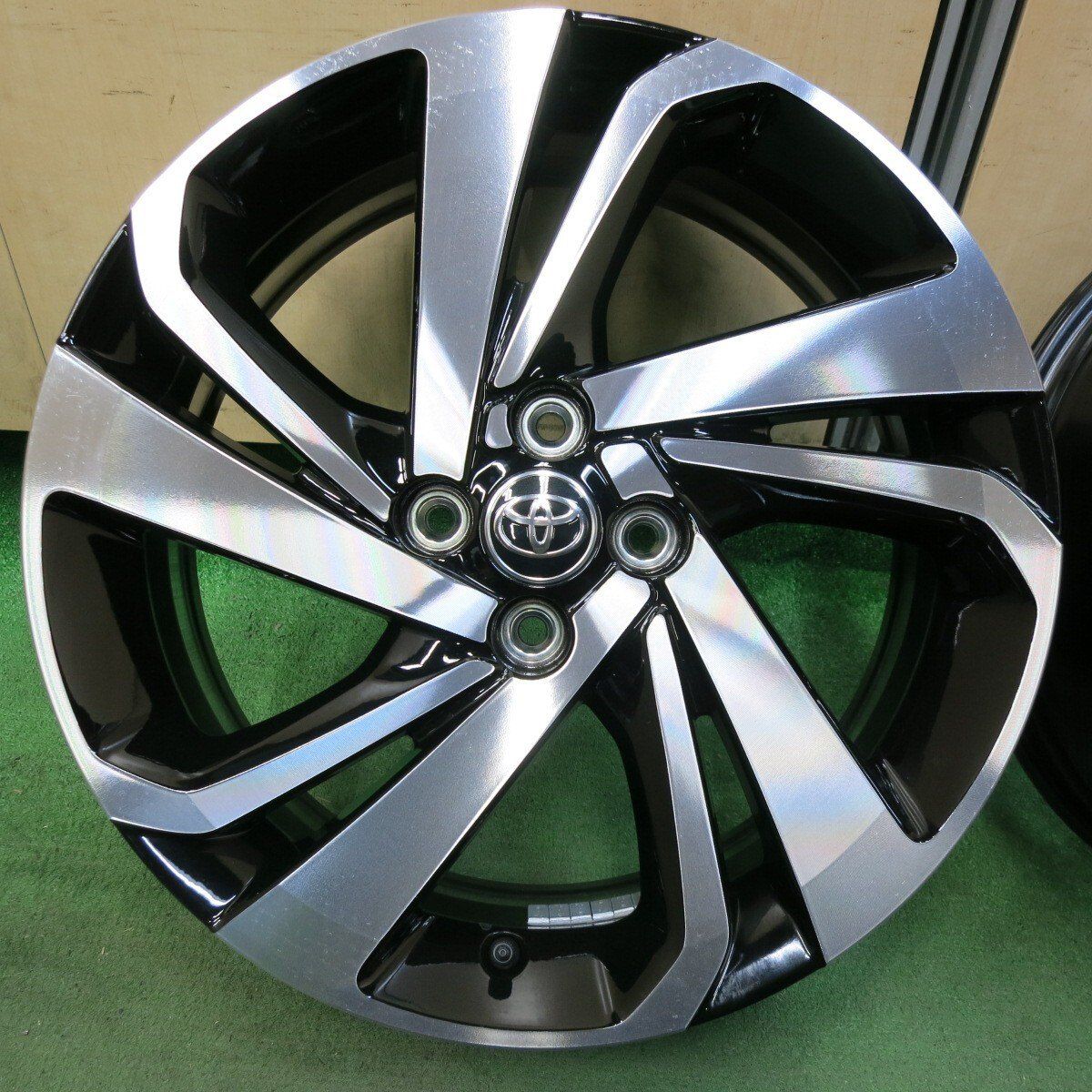 送料無料] 新車外し！1本☆トヨタ ライズ Z グレード 純正 ホイール 17インチ 17×6J PCD100/4H☆5012802SYホ(1) -  メルカリ