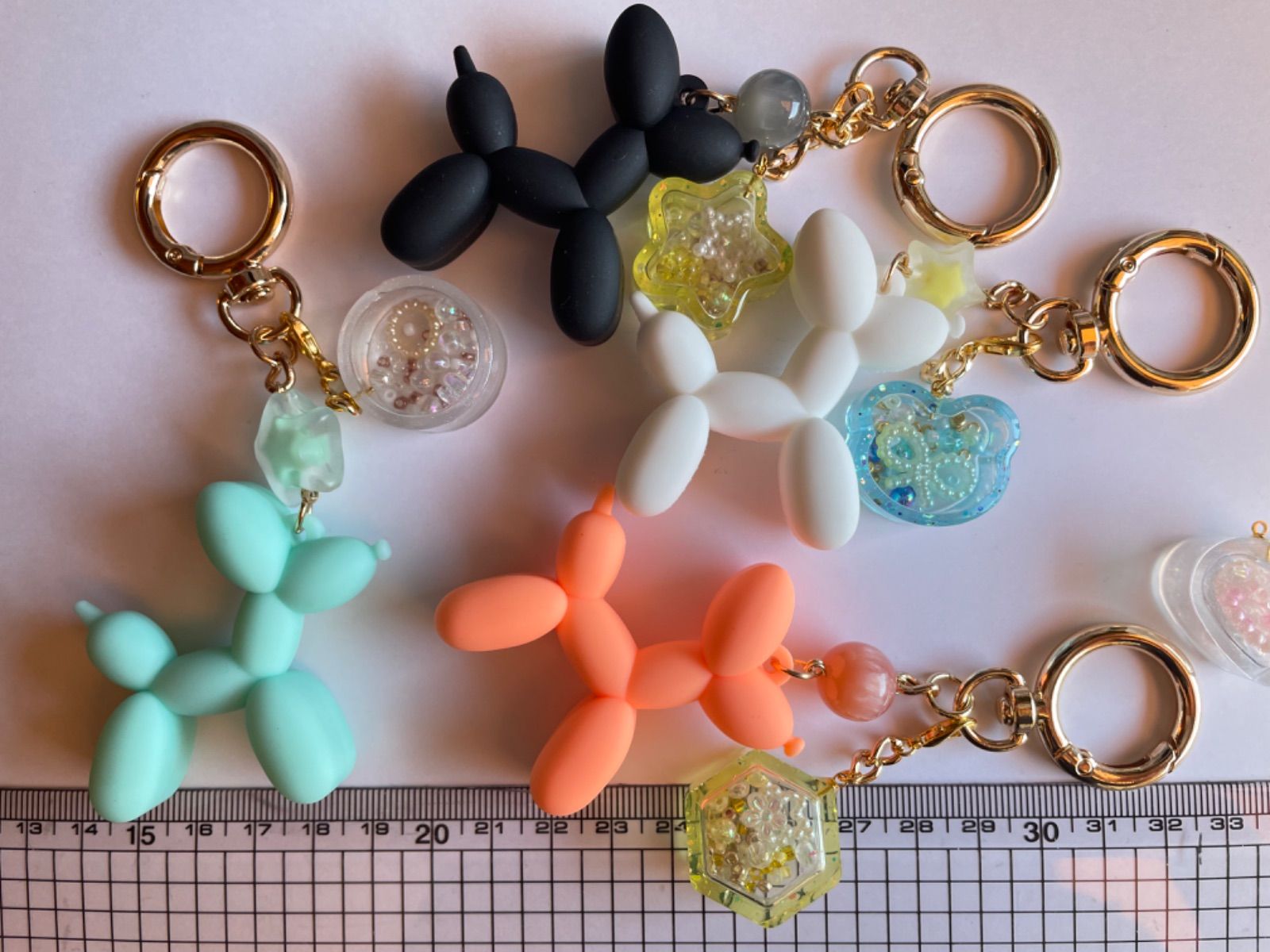 バルーンドッグ】 ハンドメイド キーホルダー レジン - メルカリ