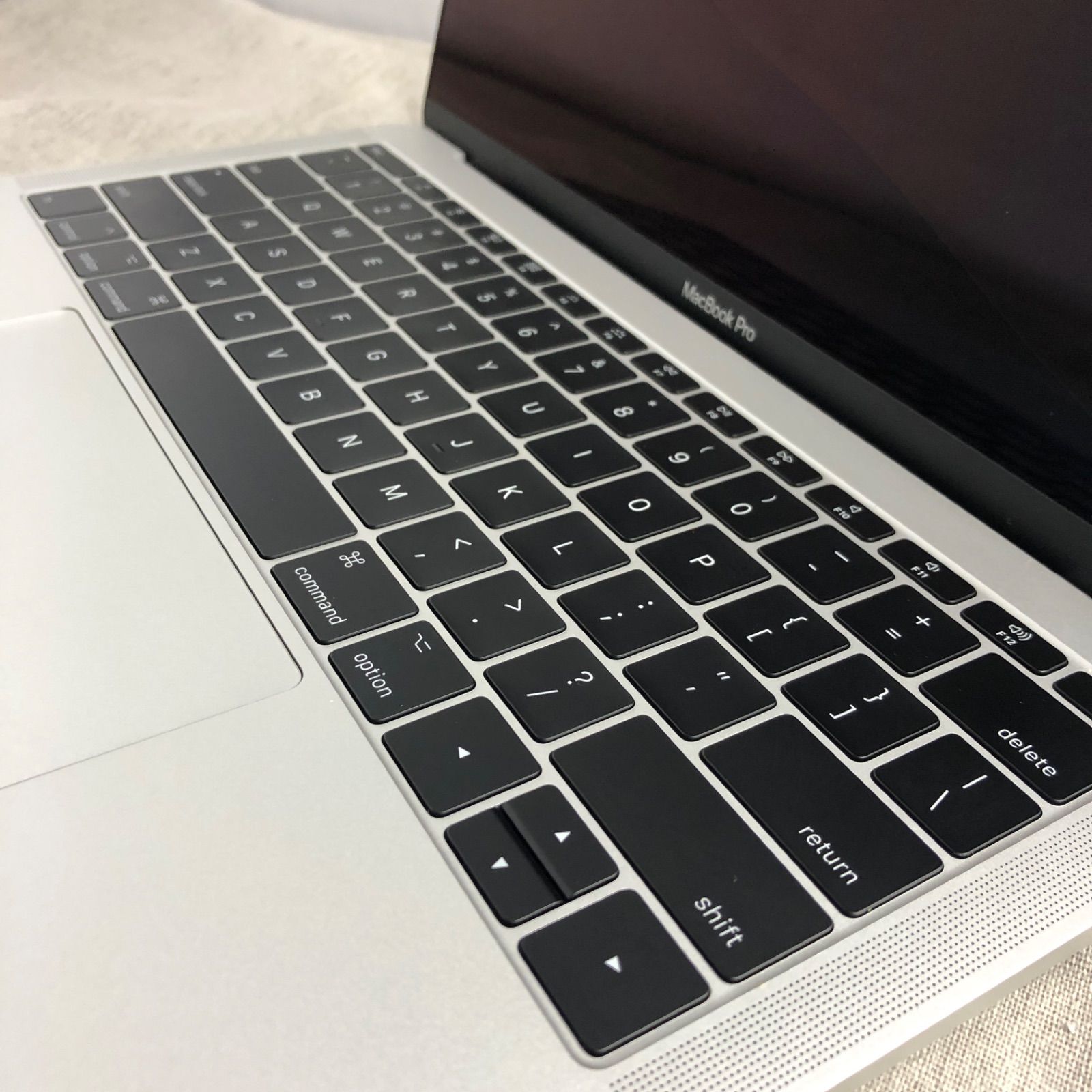 ◇ジャンク品・本体のみ◇Apple MacBook Pro (13-inch, 2017, Thunderbolt 3ポートx 2)  【i5・256GB】☆起動不可 A1708 EMC3164 /LT-JUNK-231340（79482） - メルカリ