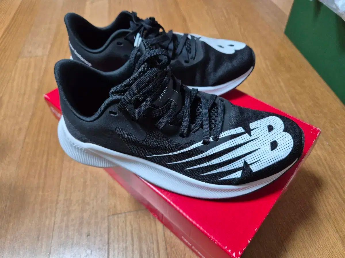 New Balance ニューバランス キッズ スニーカー 220