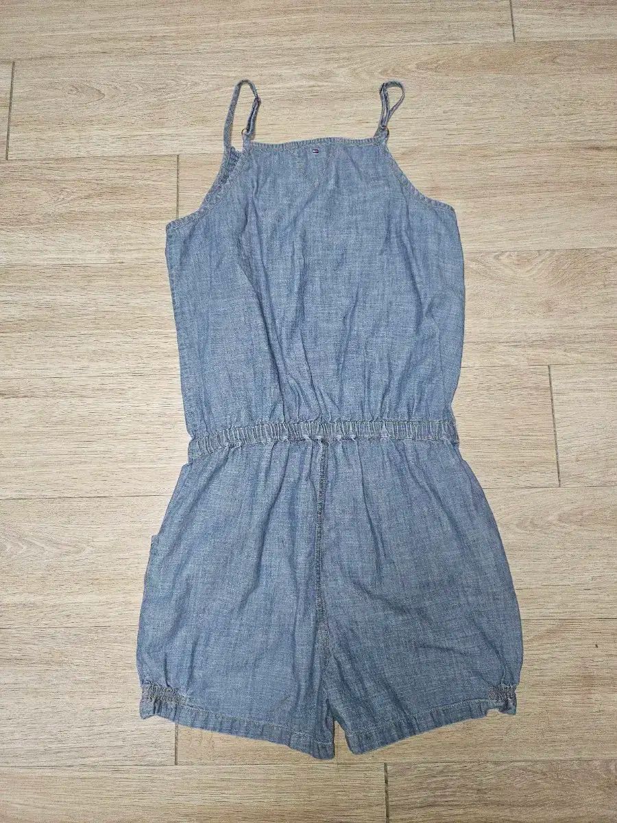 Tommy Hilfiger トミーヒルフィガー デニムサスペンダーショーツ 女の子用デニムショーツ