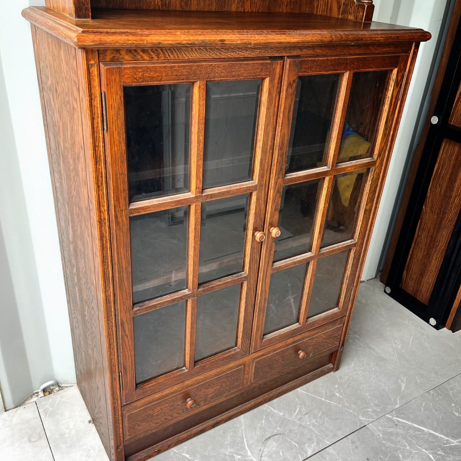 取付無料！三越家具 ブルージュ 天然木ステンドグラス扉アンティークキャビネット✨ 取付無料！三越家具 ブルージュ 天然木ステンドグラス扉