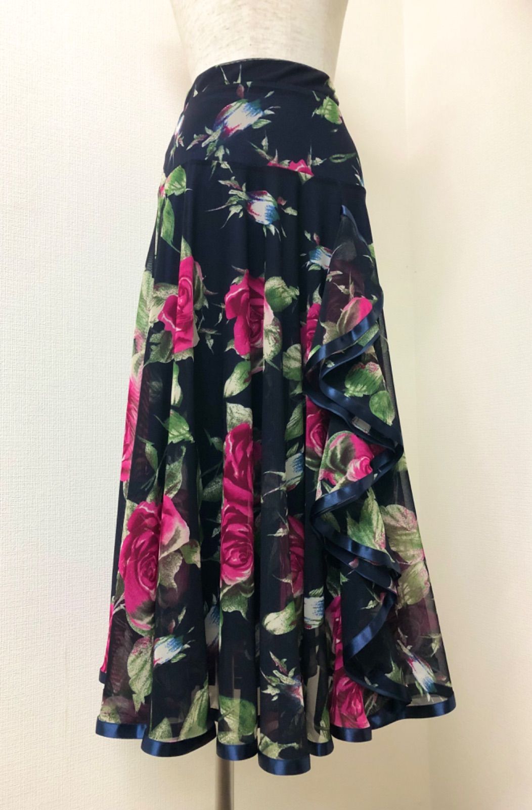 《新品》社交ダンス　バラ柄　ソフトメッシュ　フリル　スカート　衣装