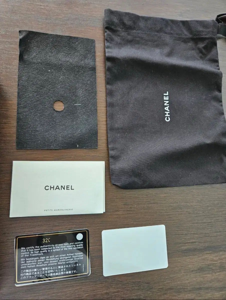 着用回数 1 シャネル 生 AP2745 ブラック ラムスキン アンティーク 金具 スマホポーチ チェーン クロスバッグ DECORATOM_COM_BR