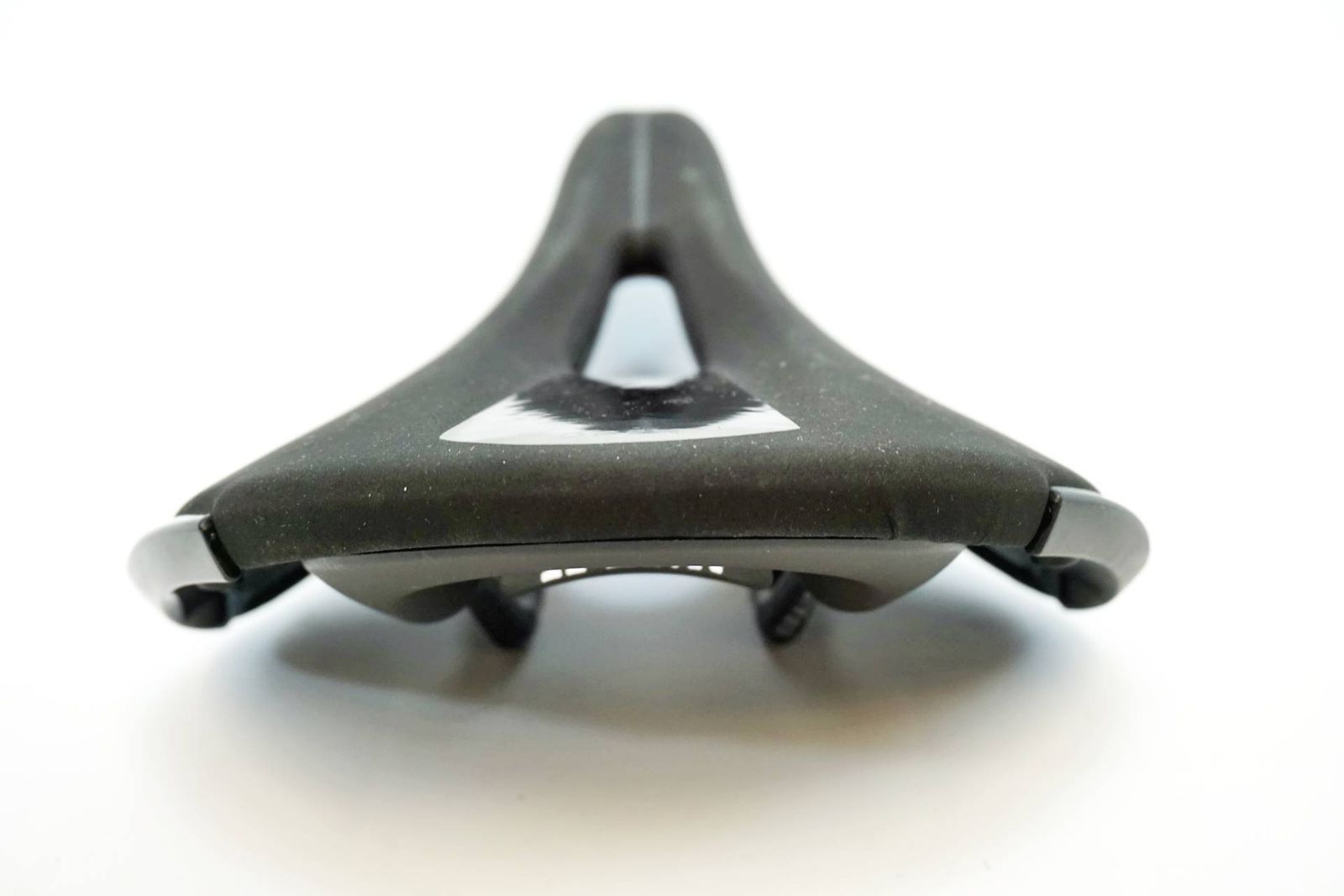 ■fi'zi:k:ALIANTE R1 サドル 楽天市場】フィジーク サドル テンポ アリアンテ R1 カーボンレール