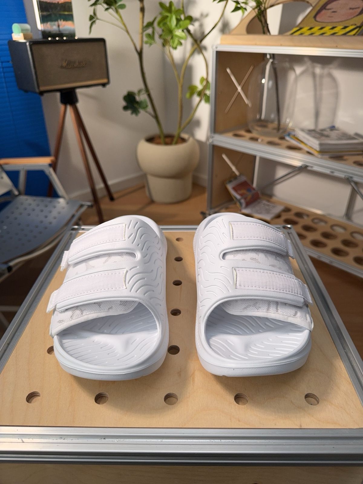 サンダル ファッショナブルなスリッパ