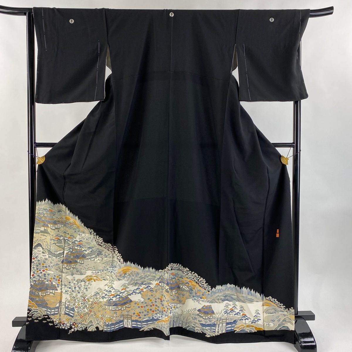 黒留袖 身丈168.5cm 裄丈67cm M 袷 百貫華峰 落款 風景 建物 黒 正絹