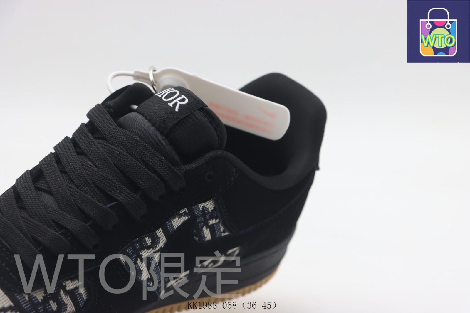 ナイキのスケートシューズ 黒と茶色