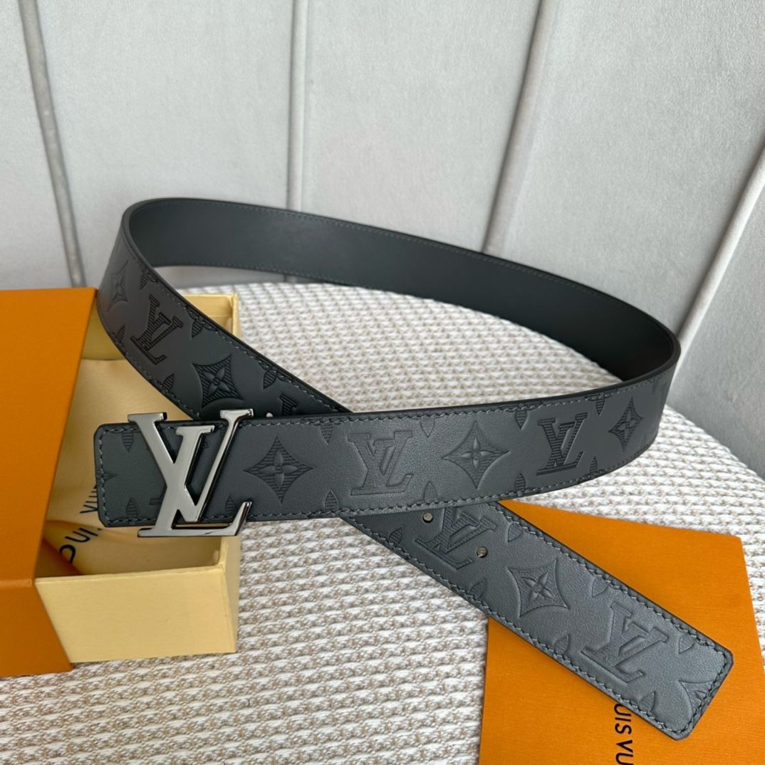 新品 LOUIS VUITTON ベルト LV イニシャル リバーシブル シルバー