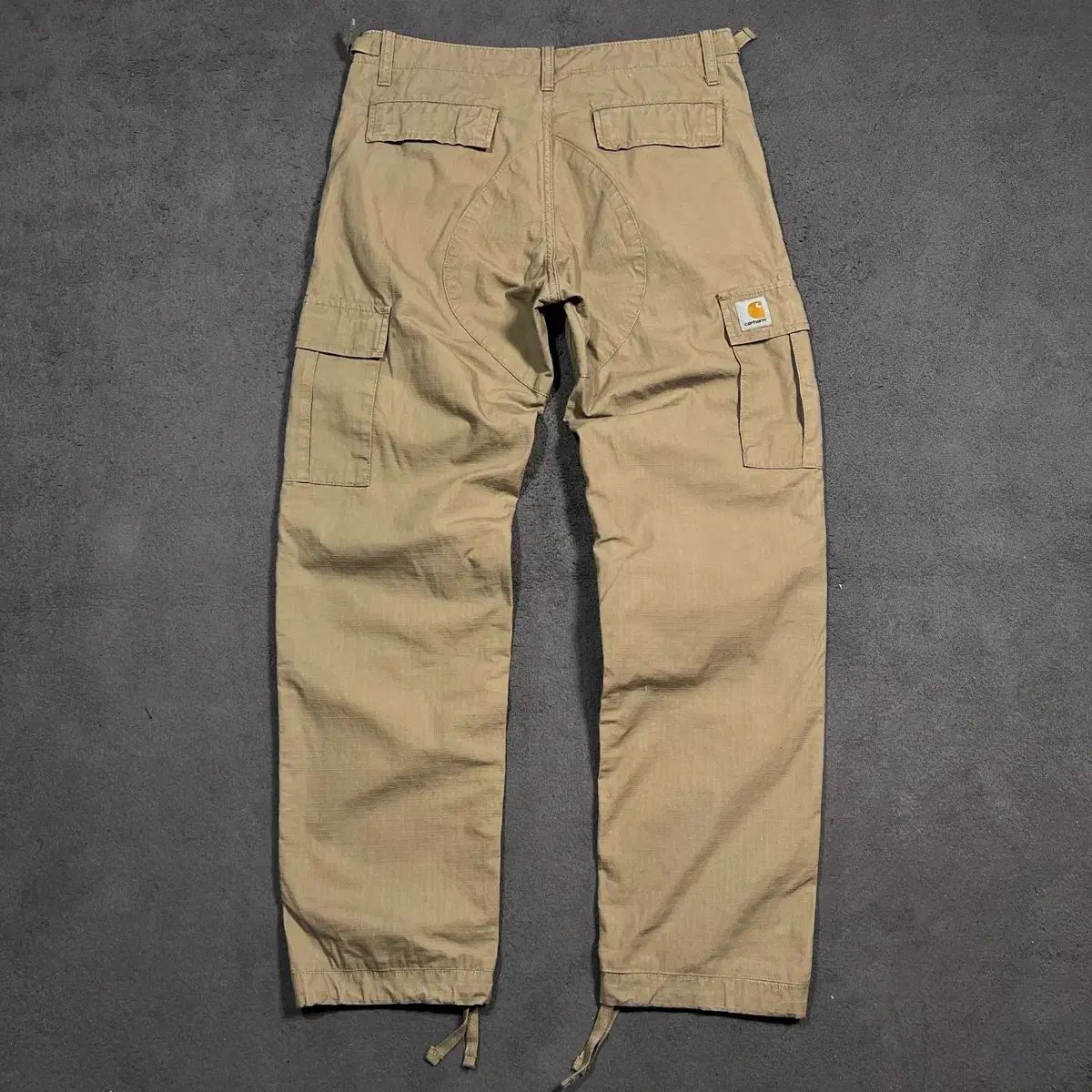 Carhartt カーゴパンツ 28x32 ベージュ Carhartt(カーハート) 航空 ベージュ カーゴパンツ - メルカリ