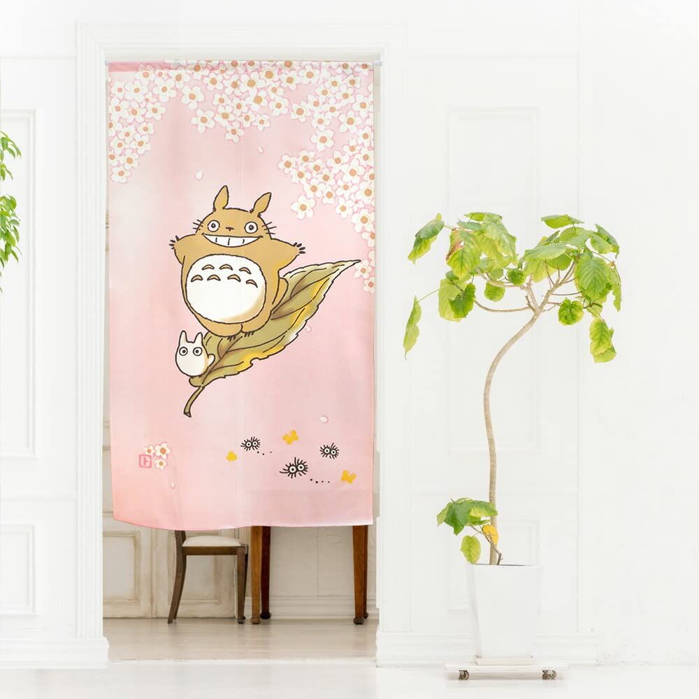 [のれん工房] トトロ のれん ジブリ タペストリー 春夏秋冬 幅85cm×丈150cm 春風にのって 11573 [春風にのって]