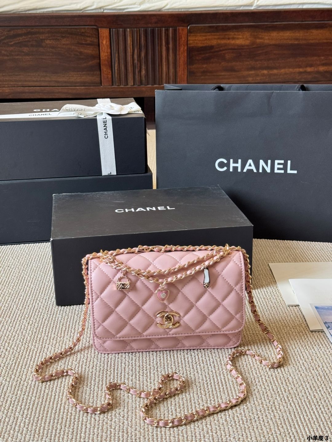 コーデに合わせて3way仕様♪【CHANEL】25P チェーンハンドバッグ 今日特価】CHANEL 25P ハートペンダント付き WOC チェーンバッグ