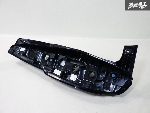 スズキ 純正 5AA-MA37S MA37S ソリオ 2022年4月 LED テール