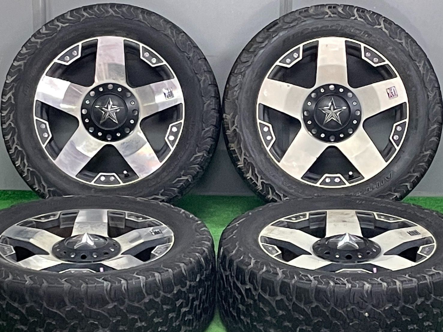 カスタム用に KMC ロックスター XD775 20in 8.5J±0 PCD127 BFグッドリッチ T A KO2 285 55R20 ジープ JK JL ラングラー