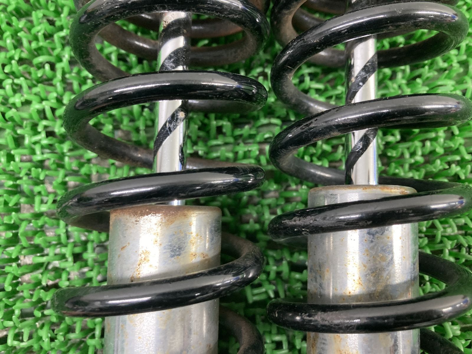 グラストラッカービッグボーイ リアサスペンション 左右 スズキ 純正