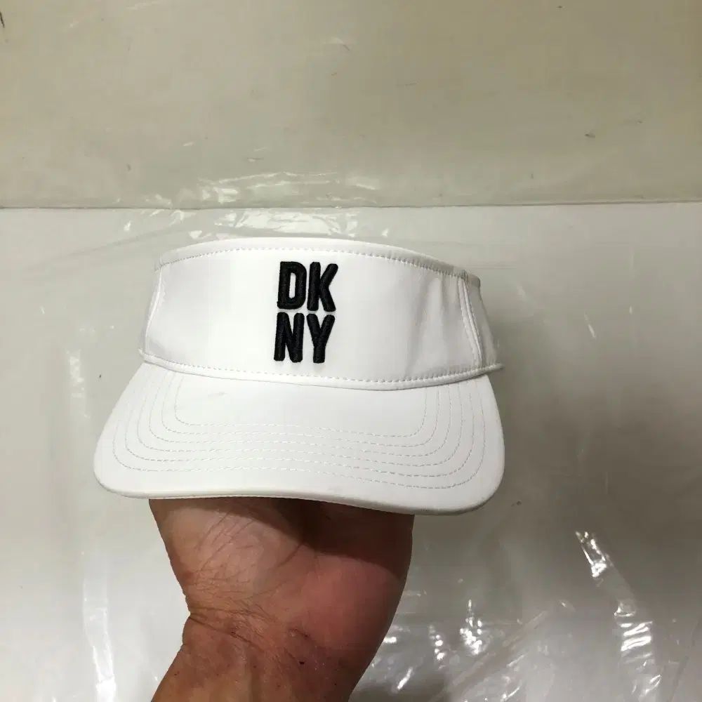 新品 DKNY 共用 サンバイザー 帽子 FREE @ 9971