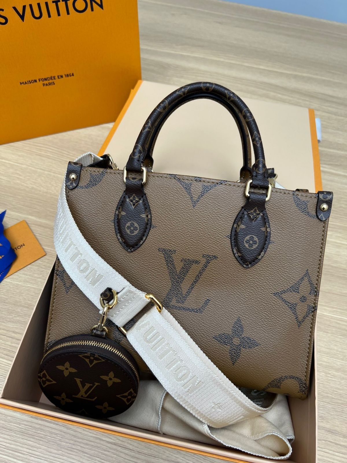 人気！LOUIS VUITTON (ルイヴィトン)オンザゴー PM トートバッグ