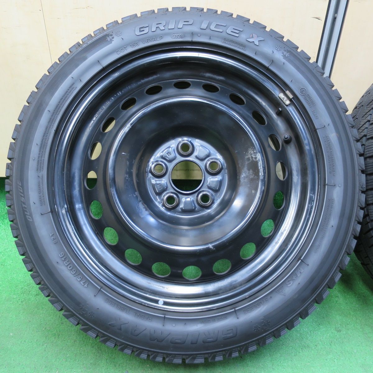 送料無料* バリ溝！23年！9分☆ラクティス 等 175/60R16 スタッドレス グリップマックス GRIP ICE X スチール 16インチ  PCD100/5H☆4072701イス - メルカリ